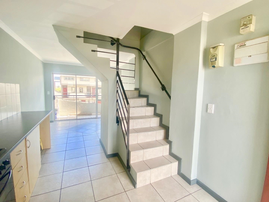 To Let 2 Bedroom Property for Rent in Uitzicht Western Cape
